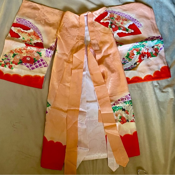 Authentic Japanese Peach Silk Kimono - Picture 6 of 7